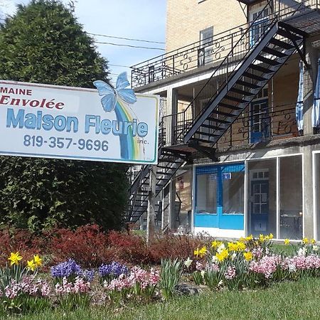 Mhotel Domaine L'Envolee- Maison Fleurie Victoriaville Ngoại thất bức ảnh