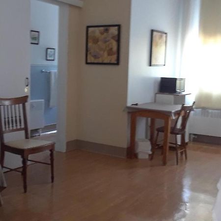 Mhotel Domaine L'Envolee- Maison Fleurie Victoriaville Ngoại thất bức ảnh