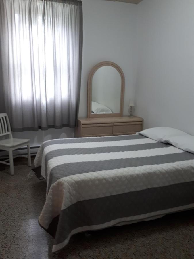 Mhotel Domaine L'Envolee- Maison Fleurie Victoriaville Ngoại thất bức ảnh
