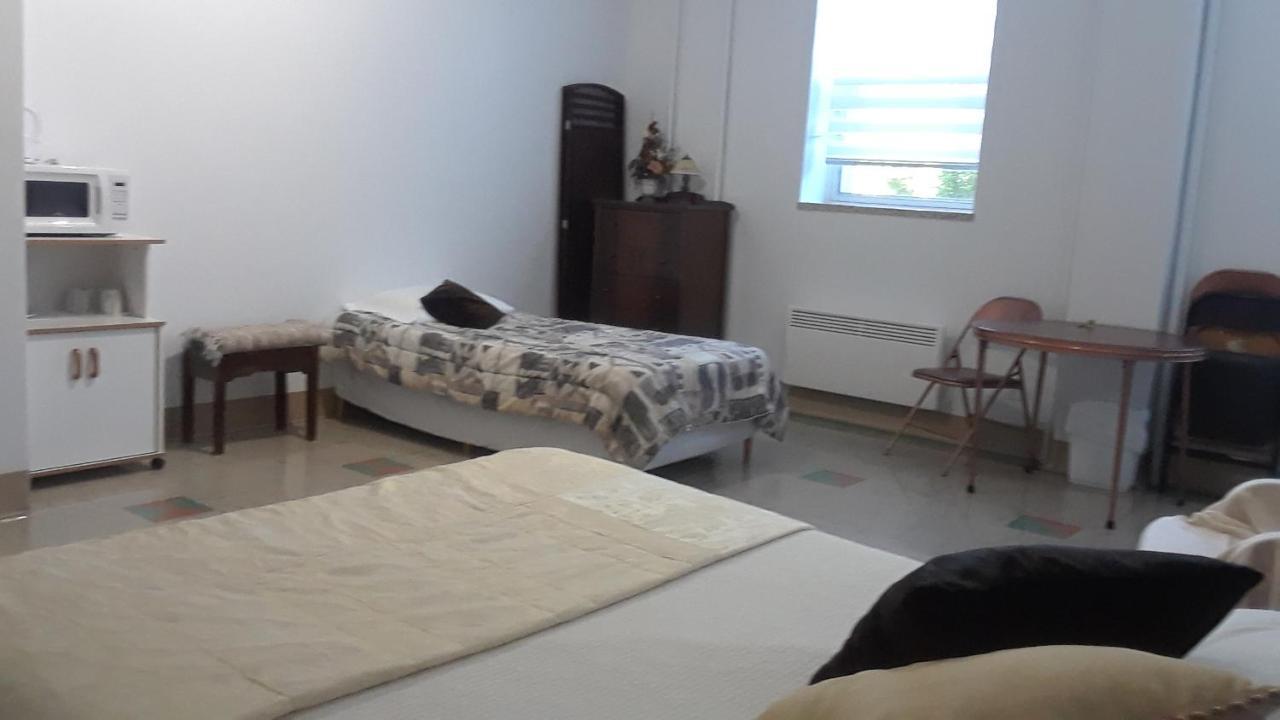 Mhotel Domaine L'Envolee- Maison Fleurie Victoriaville Ngoại thất bức ảnh