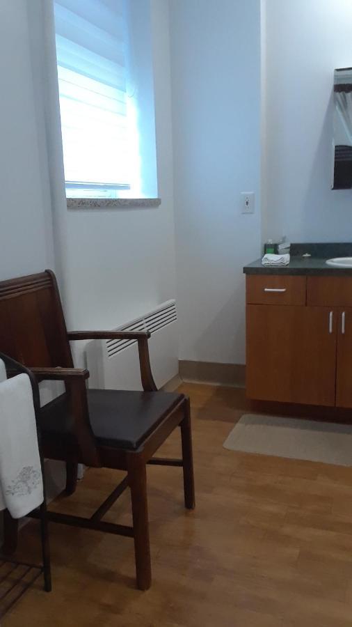 Mhotel Domaine L'Envolee- Maison Fleurie Victoriaville Ngoại thất bức ảnh