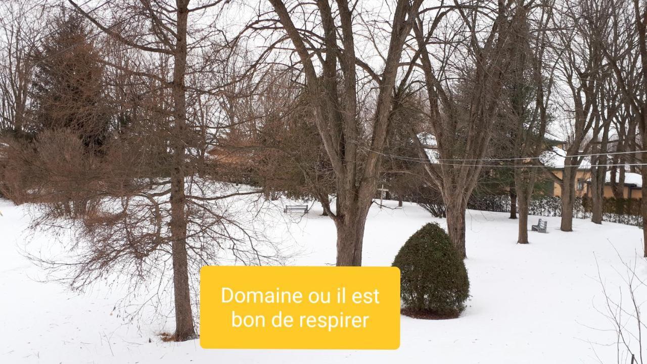 Mhotel Domaine L'Envolee- Maison Fleurie Victoriaville Ngoại thất bức ảnh