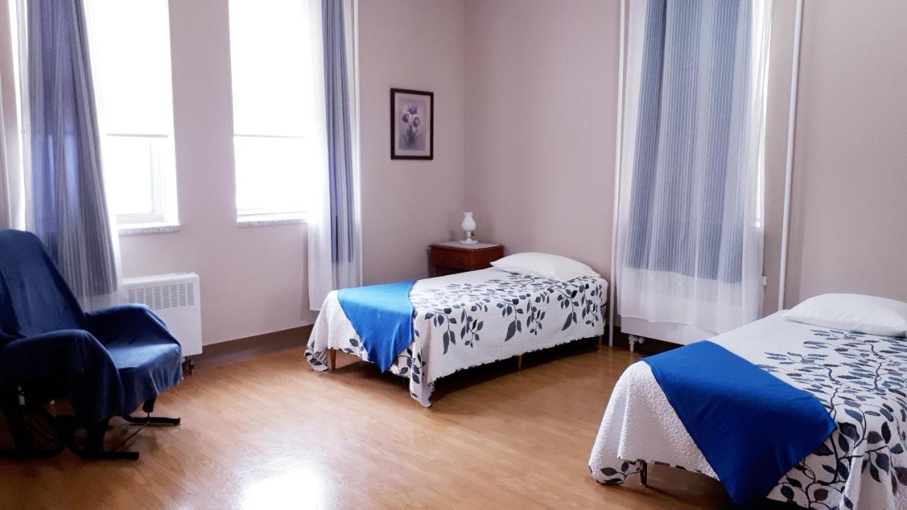 Mhotel Domaine L'Envolee- Maison Fleurie Victoriaville Ngoại thất bức ảnh