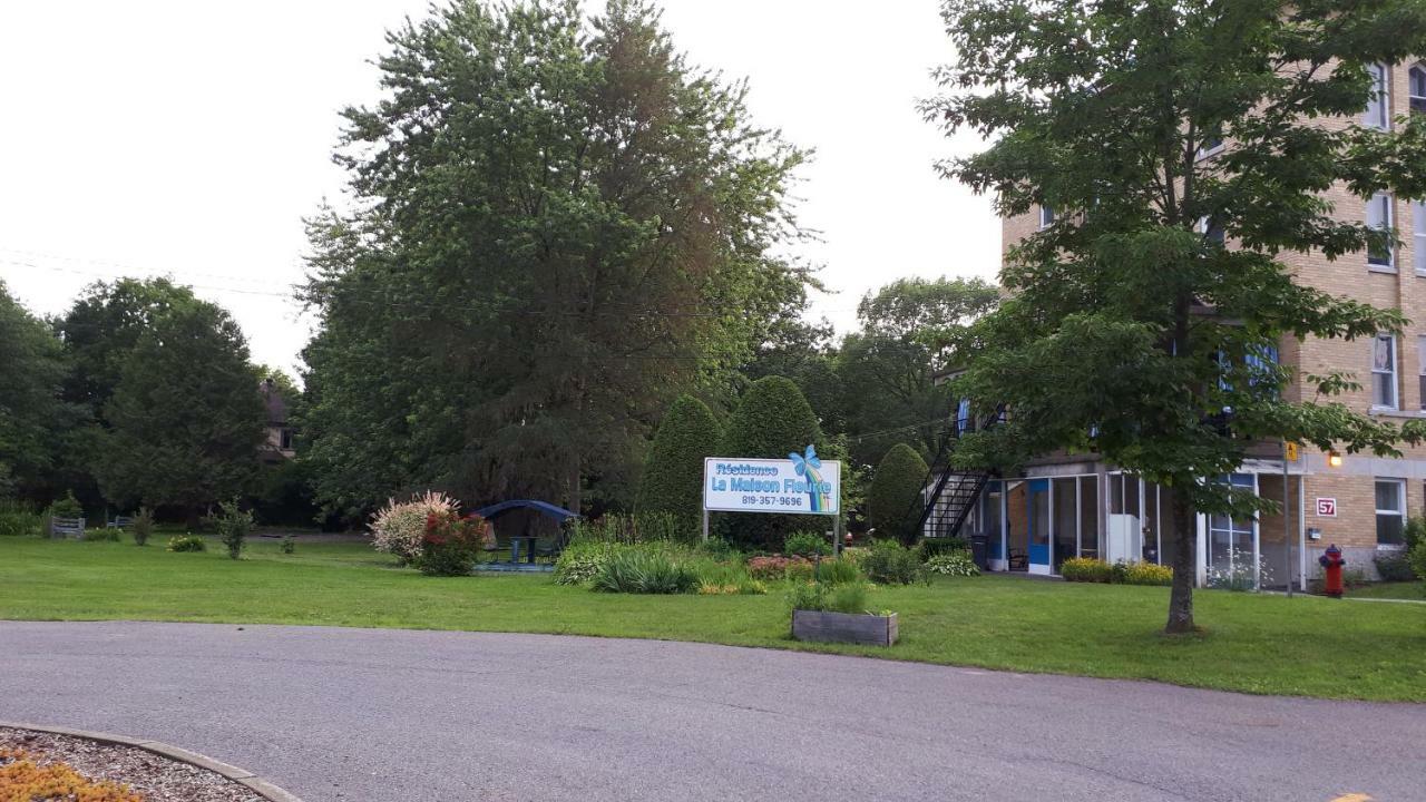Mhotel Domaine L'Envolee- Maison Fleurie Victoriaville Ngoại thất bức ảnh